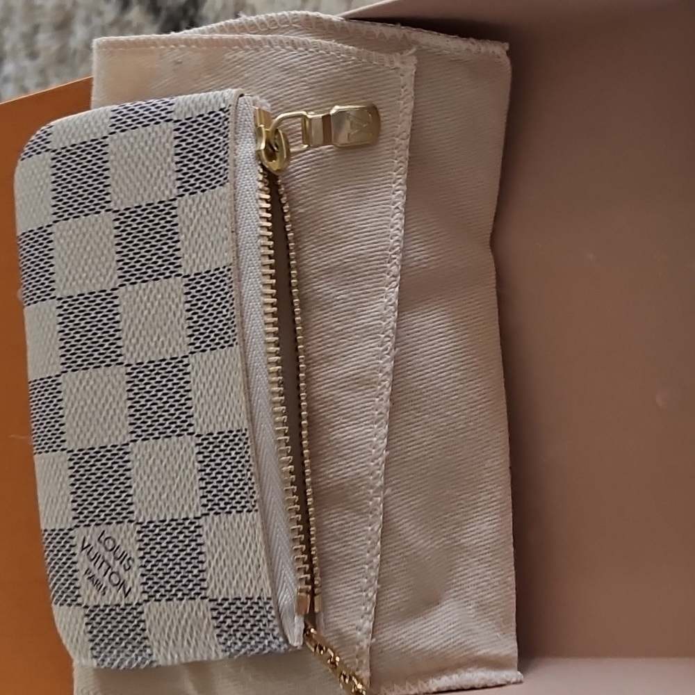 Louis Vuitton Damier Azur Key Pouch with Gold Hardware AUTHENTIC - Picture 4 of 6